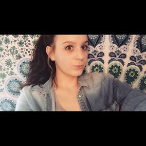 Meet your Posher, Emily